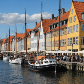 découvrez dans notre guide de voyage au danemark tout ce que vous devez savoir pour préparer votre séjour : conseils, lieux incontournables, gastronomie, activités...